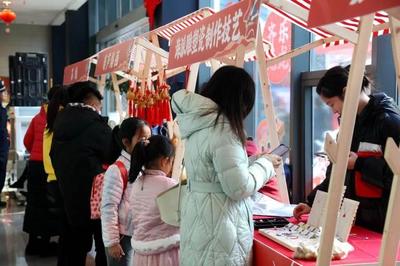 賞“非遺”、品美食，“其樂龍龍”迎新春 手工藝品